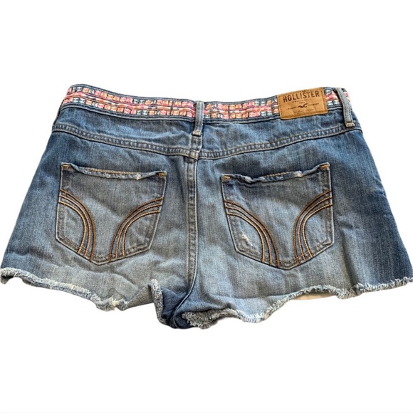 Hollister Jean Distressed Cut Off Shorts - Picture 2 of 9